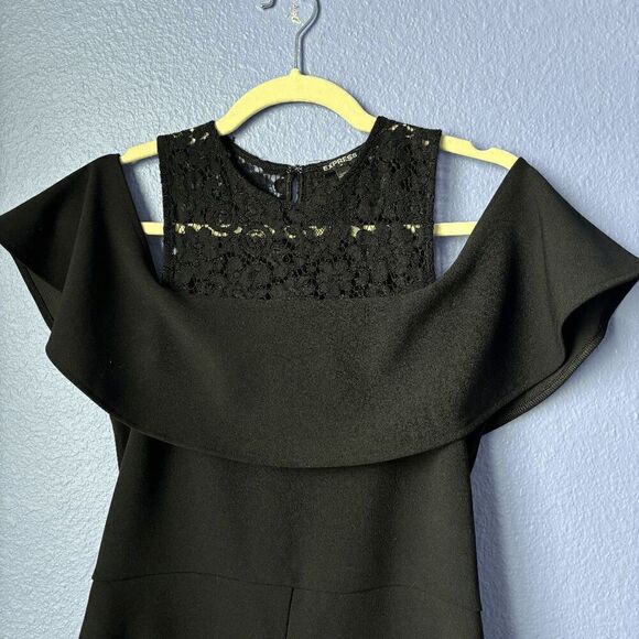 Women's Express Romper Off Shoulder Black Lace Neckline Shorts Size 6 Back Zip - Picture 5 of 7